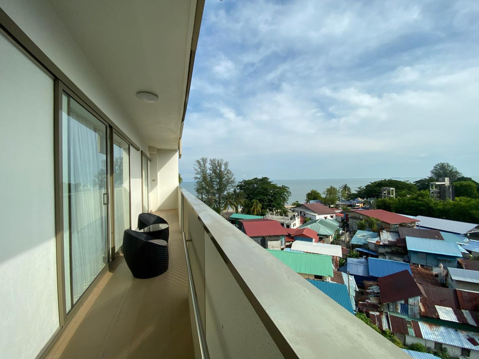By The Sea @ Cozy Beachfront Home Batu Feringgi Luaran gambar