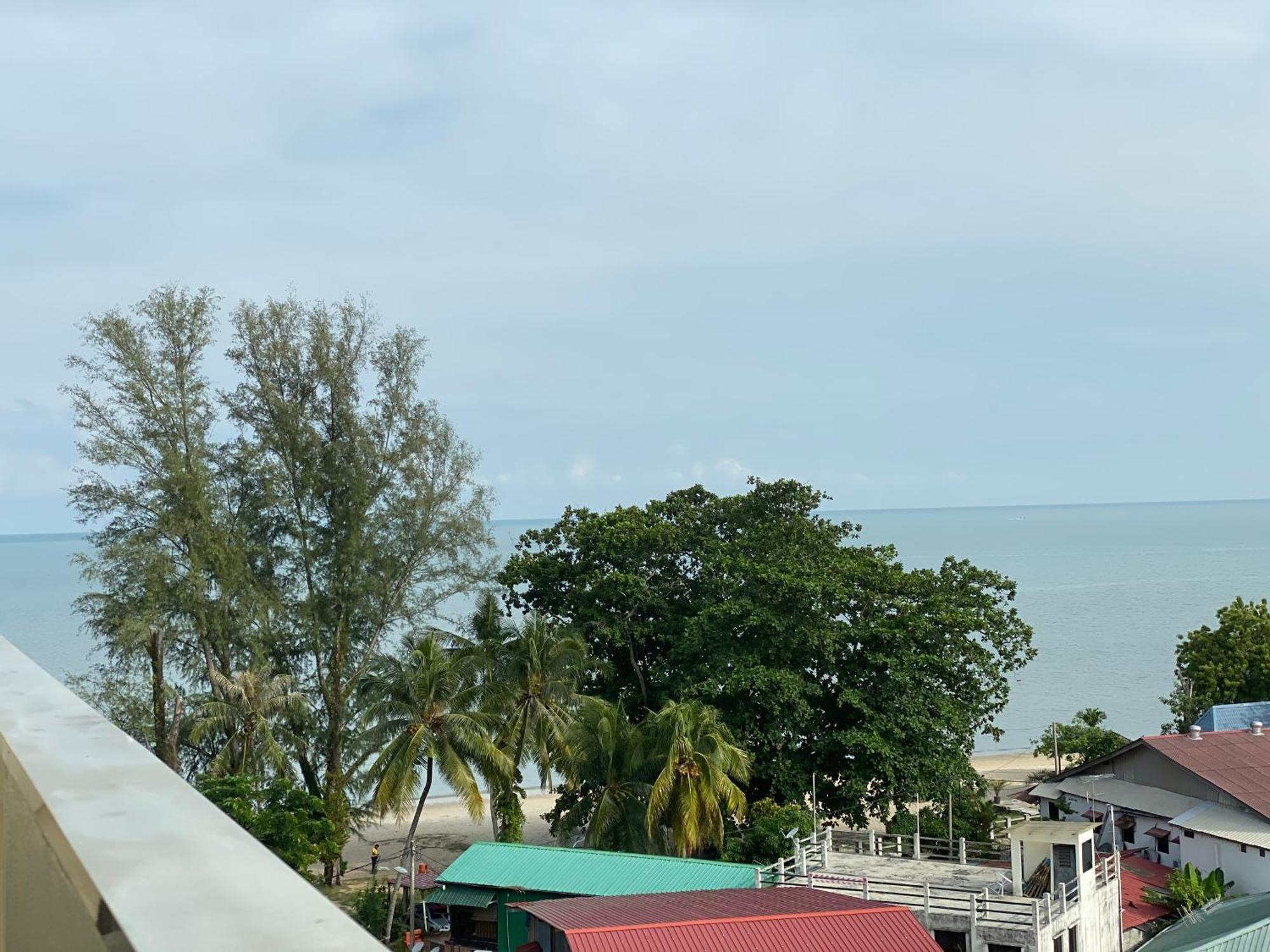 By The Sea @ Cozy Beachfront Home Batu Feringgi Luaran gambar