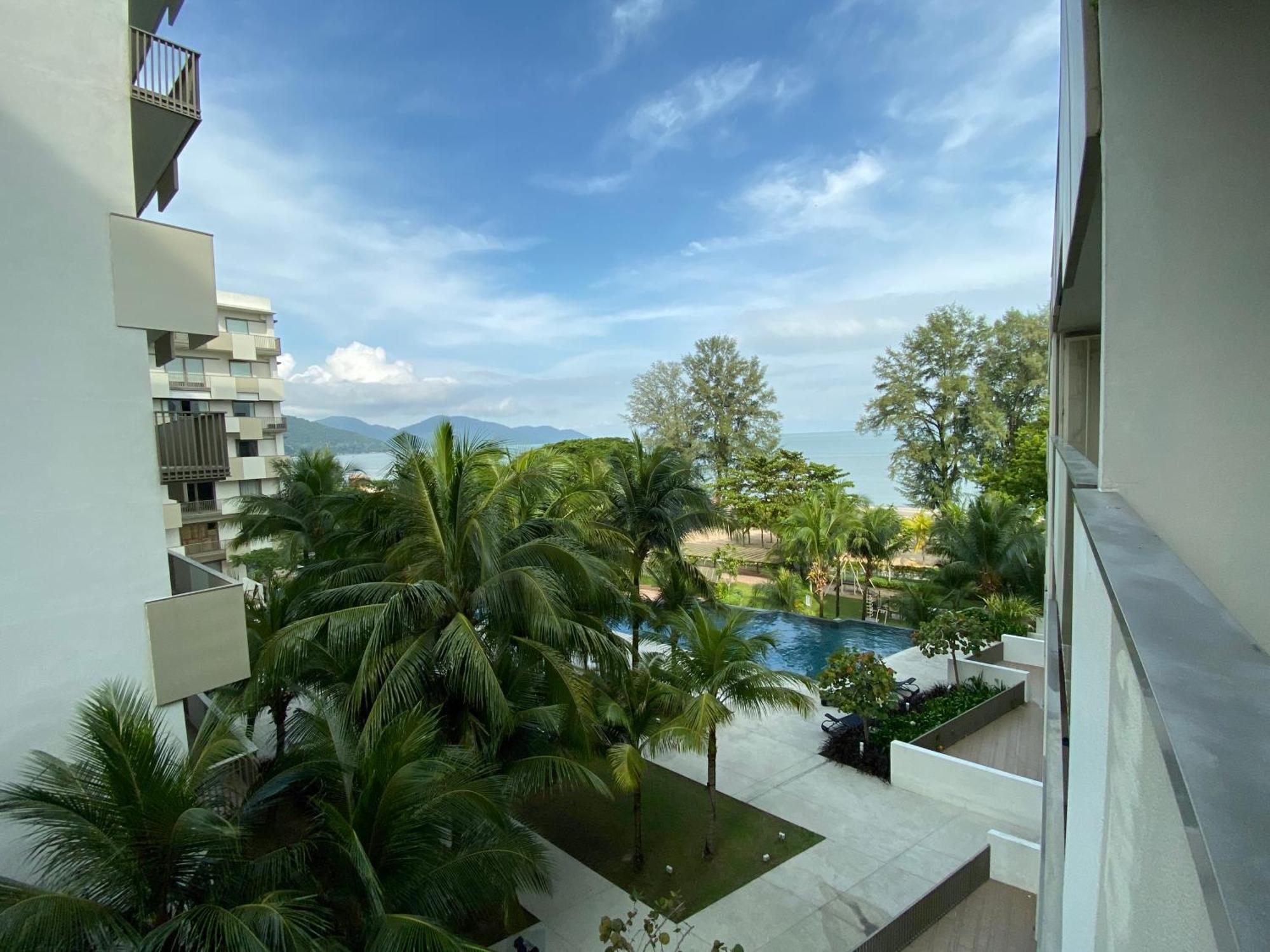By The Sea @ Cozy Beachfront Home Batu Feringgi Luaran gambar