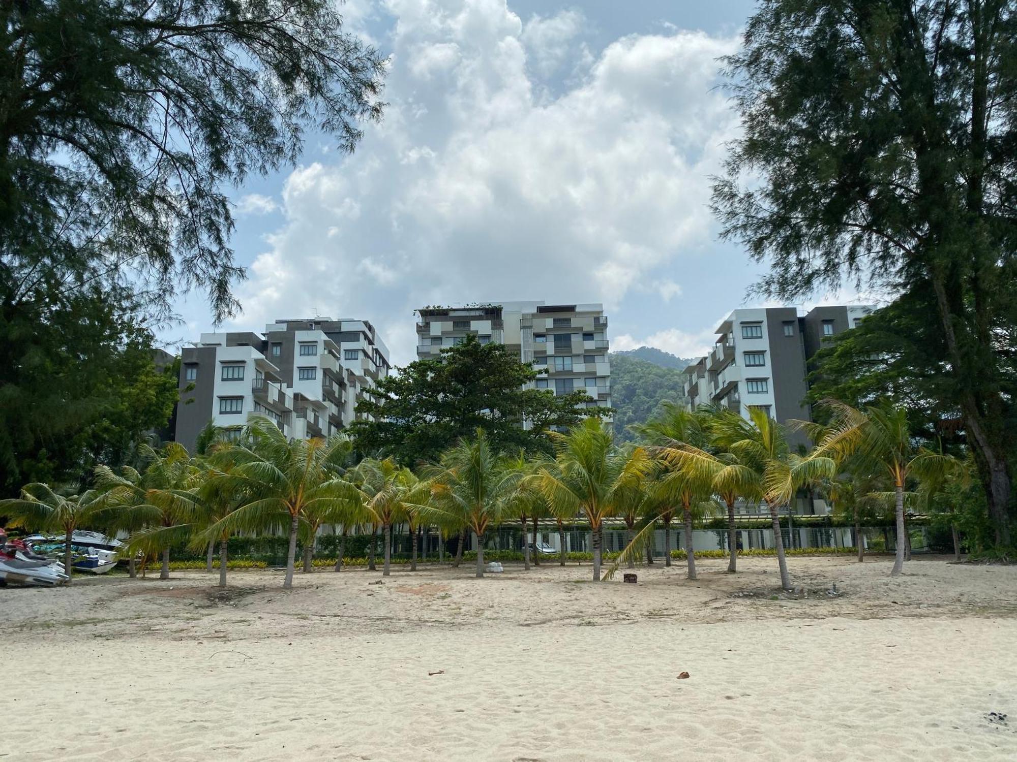 By The Sea @ Cozy Beachfront Home Batu Feringgi Luaran gambar